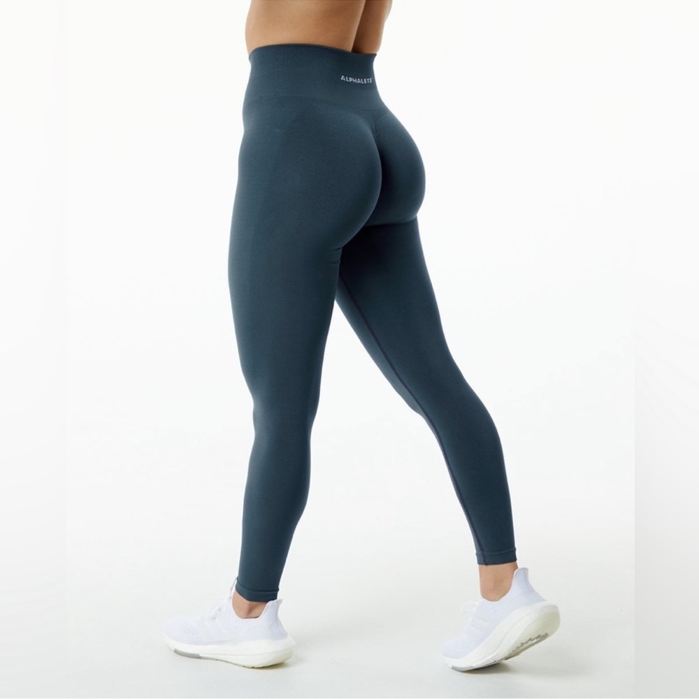 Alphalete amplify, size small